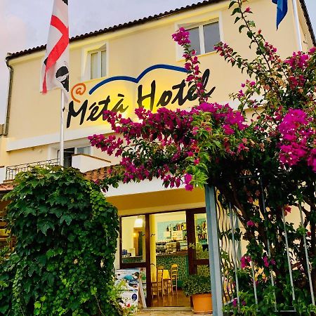 Meta Hotel سانتا تيريزا غالّورا المظهر الخارجي الصورة