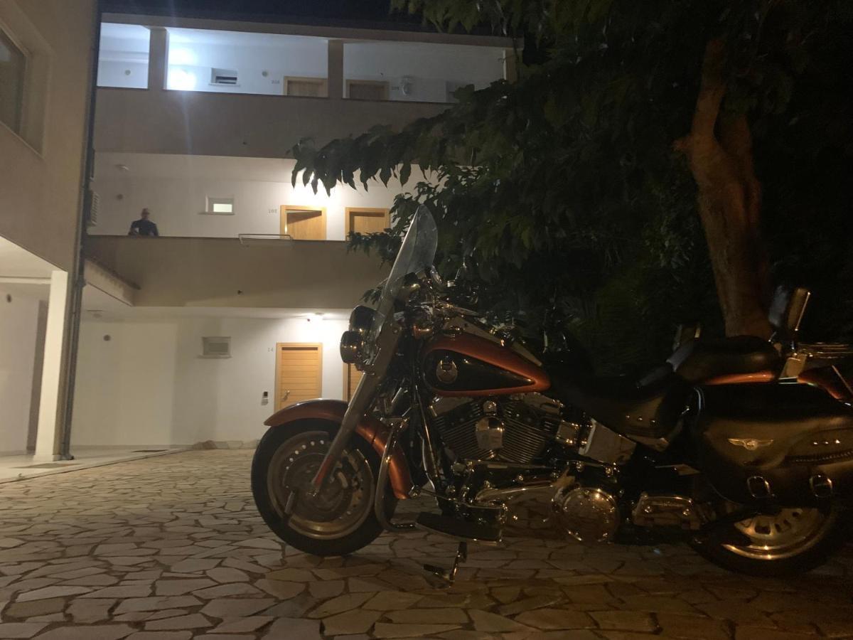 Meta Hotel سانتا تيريزا غالّورا المظهر الخارجي الصورة
